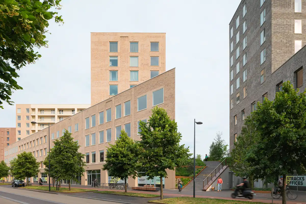 5TRACKS Offices — de buitenkant van het kantoor van Pronkstuq in Breda